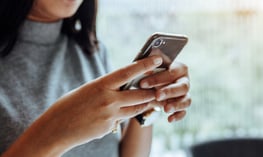 A women using the physician's plan app to track weight loss.