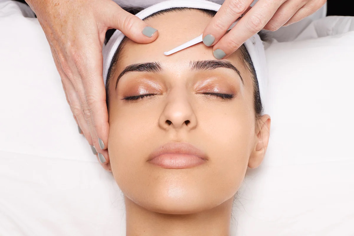 Why Dermaplaning is the Perfect Addition to a Med Spa Treatment